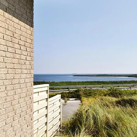 Three-bedroom In Hvide Sande